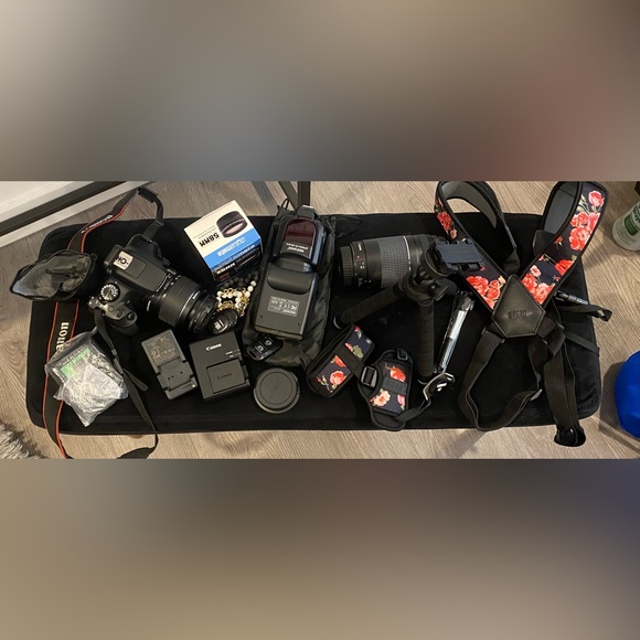 Canon EOS Rebel T6 DSLR Two Lens Kit & backpack - Picture 1 of 3